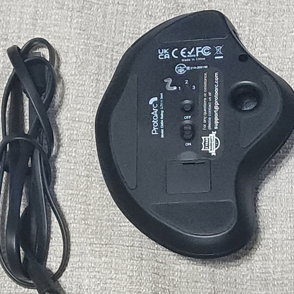 ProtoArc Wireless Trackball Mouse EM04 Ergonomic Bluetooth Rollerball Mouse - Picture 2 of 6